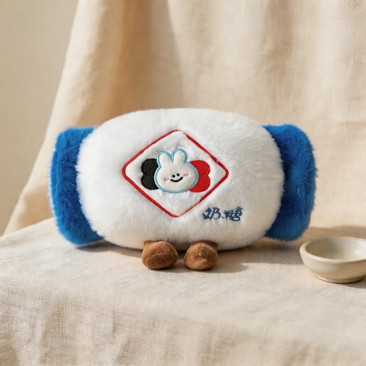 兴隆玩具A17400小白兔奶糖毛绒产品,适合电玩城机台陈列